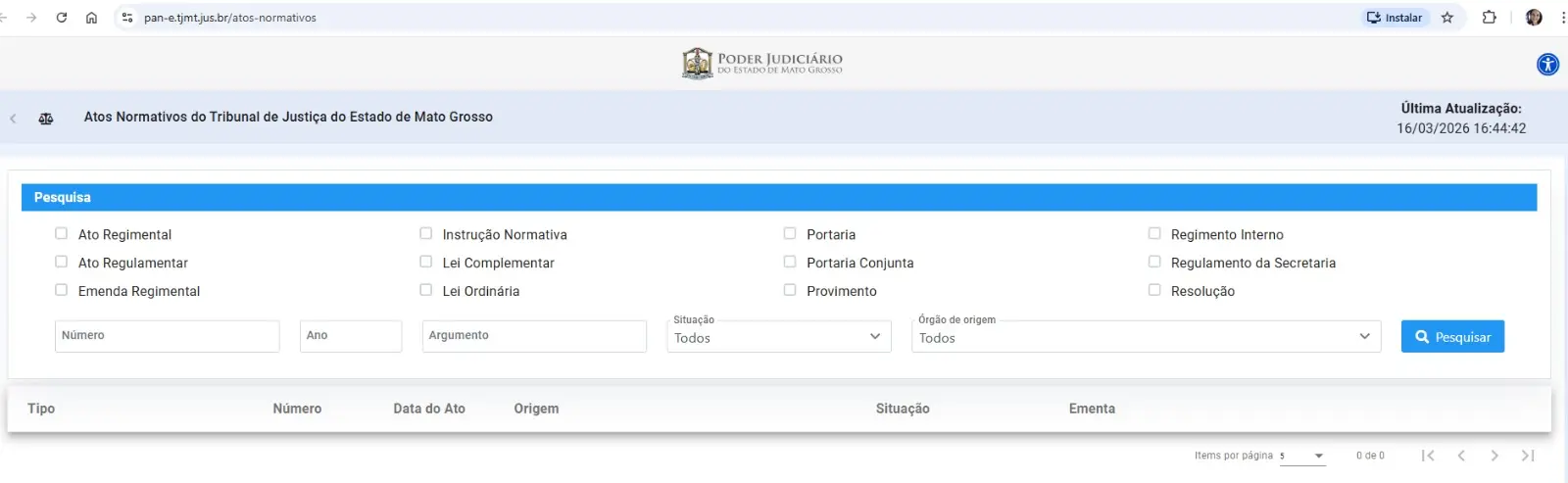 Tela do portal de Atos Normativos do TJMT com barra de pesquisa avançada. Há filtros por tipo de ato, número, ano, situação e órgão. Abaixo, tabela vazia com colunas de dados e botão azul “Pesquisar”.
